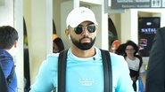 Gabigol é flagrado no aeroporto de São Paulo sem a namorada Rafaella Santos - AgNews