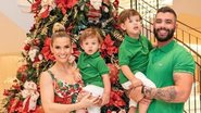 Gusttavo Lima posa com a família em clima de Natal - Instagram