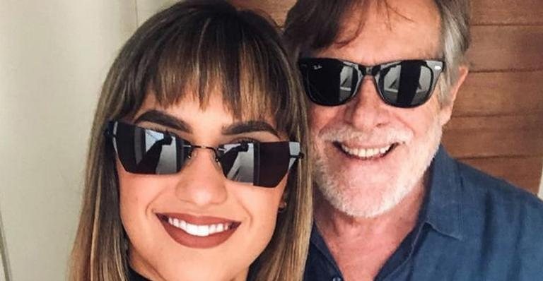 Noiva gata de José de Abreu posa de biquíni e eleva a temperatura - Instagram