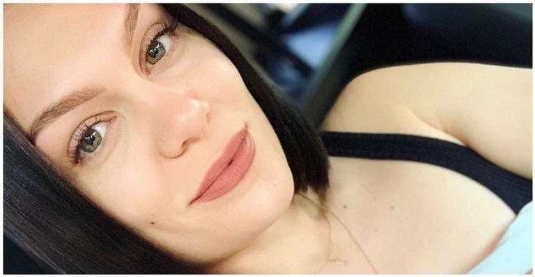 Jessie J passa o natal fazendo doações - Instagram