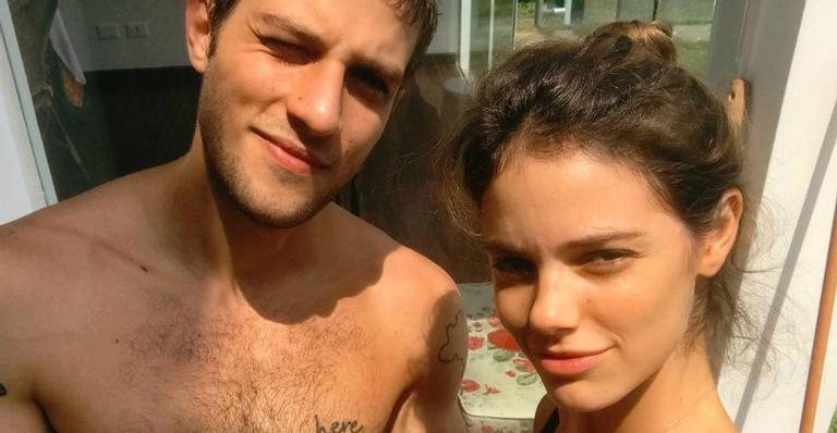 Chay Suede e Laura Neiva deixam a maternidade - Instagram