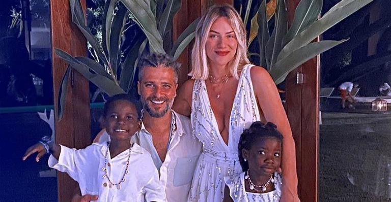 Bruno Gagliasso publicou em suas redes sociais fotos de Giovana Ewbank exibindo a barriguinha de grávida - Instagram