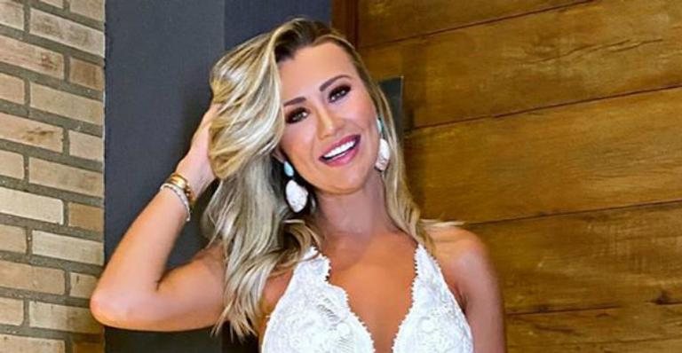 Ana Paula Siebert completa cinco meses e posa de biquíni neon - Instagram