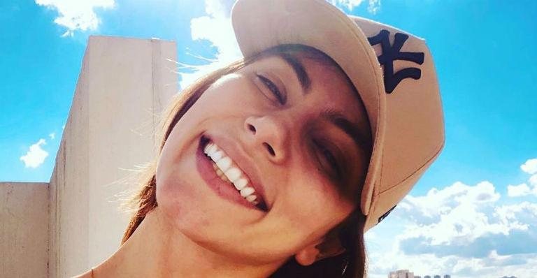 Bruna Hamú encanta a web ao aparecer em fotos tomando sol - Instagram