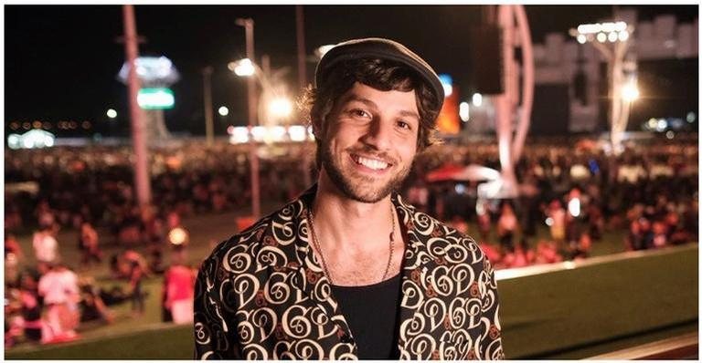 Chay Suede exibe novo clique ao lado da filha recém-nascida. - Divulgação/Instagram