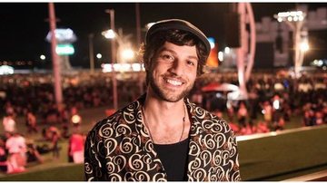 Chay Suede exibe novo clique ao lado da filha recém-nascida. - Divulgação/Instagram