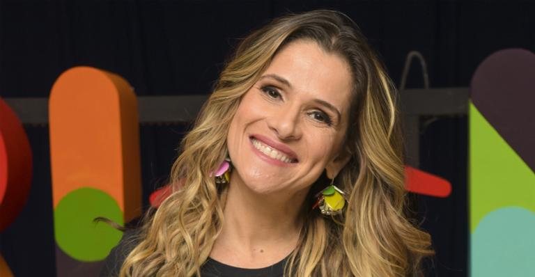 Ingrid Guimarães faz topless ao lado de amigas - Globo/Estevam Avellar