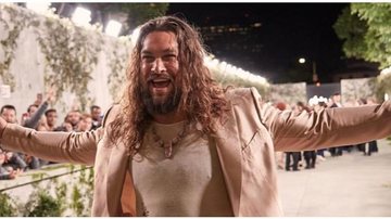 Jason Momoa fica só de regata no Globo de Ouro e impressiona fãs - Reprodução/Instagram