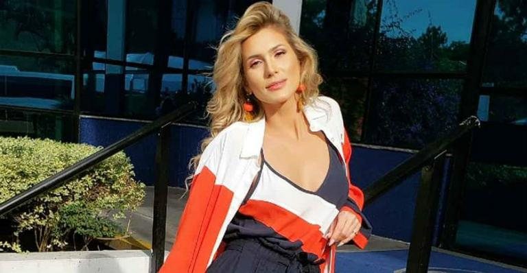 Lívia Andrade aparece com lookinho branco rendado e encanta - Instagram