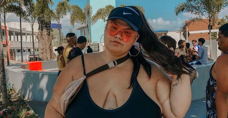 Grávida, Thais Carla aproveita dia ensolarado na praia - Foto/Instagram