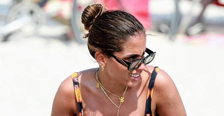 Anitta é flagrada na praia e corpão sarado impressiona - Dilson Silva/AgNews