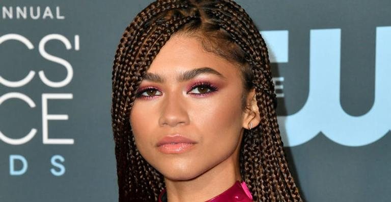 Zendaya aposta em look grifado avaliado em R$ 61 mil no Critics' Choice Awards - Getty Images