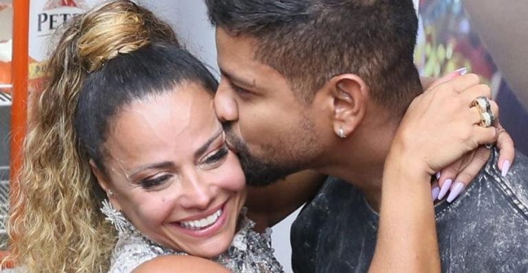 Viviane Araujo surge beijando o namorado e faz bela declaração - Anderson Borde