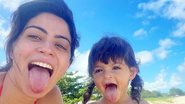 A atriz tirou uma foto muito fofa da pequena e encantou seus seguidores com o momento - Instagram