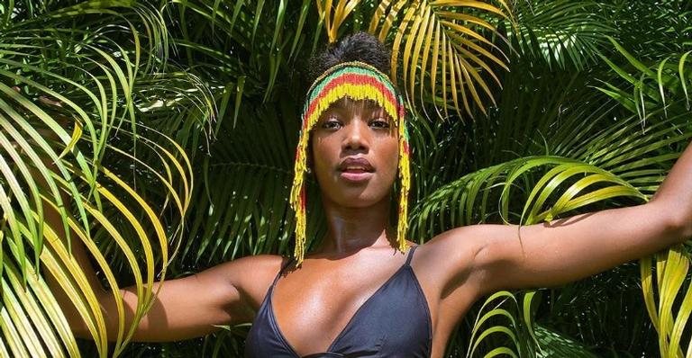 Iza esbanja sua beleza natural ao posar diante do por do sol na Jamaica - Instagram