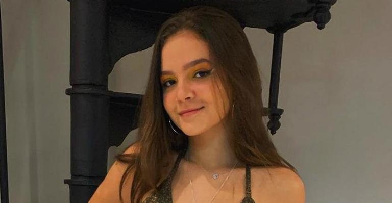 Em viagem a Londres, a atriz posou com roupas de frio e chamou a atenção de seu namorado, João Pedro - Instagram