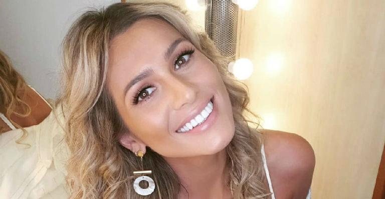 Lívia Andrade encanta a web em ensaio de escola de samba - Instagram