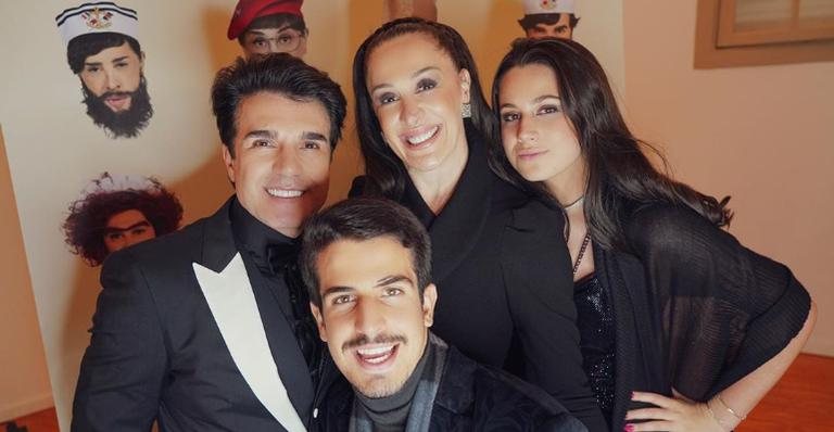 Claudia Raia surge ao lado da família completa e encanta web - Divulgação/Instagram