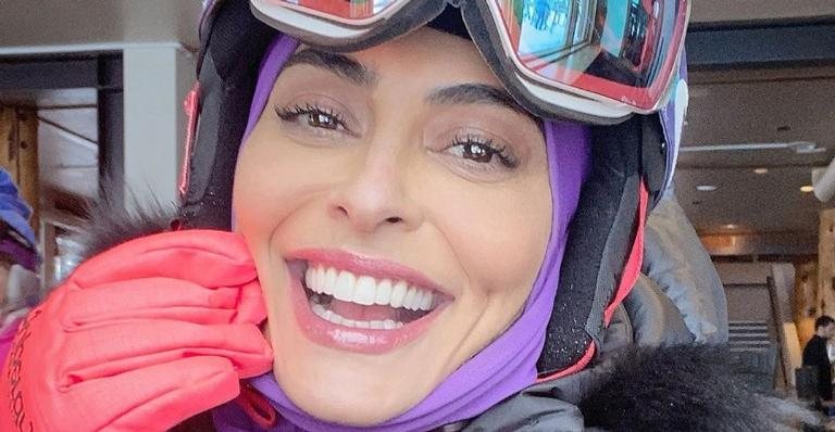 Juliana Paes compartilha clique divertido em que aparece somente de biquíni no meio da neve - Instagram