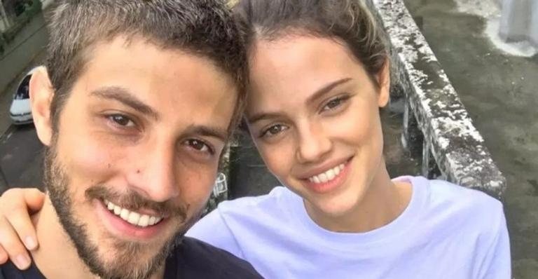 Laura Neiva e Chay Suede em clique romântico - Foto/Instagram