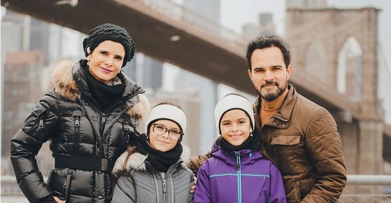 Frente à imponente ponte do Brooklyn, o quarteto sela a viagem - Paulo Campos/Caldi Comunicação