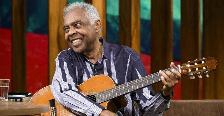 Gilberto Gil durante sua participação no programa do Bial - Foto: Globo/Ramón Vasconcelos