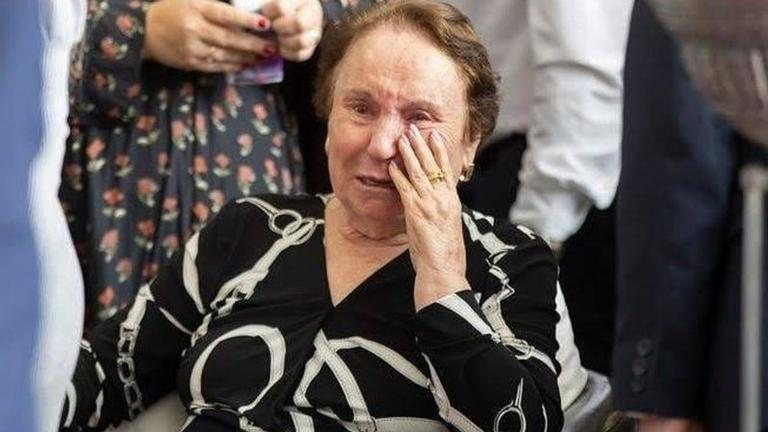 Dona Maria do Céu durante o velório do apresentador Augusto Liberato - Foto: Brazil News