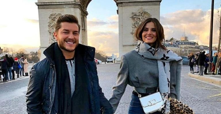 Klebber Toledo e Camila Queiroz em clique romântico em Paris - Foto/Instagram