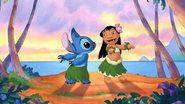 Lilo e Stitch durante a cena de Hula-Hula na animação - Foto/Disney