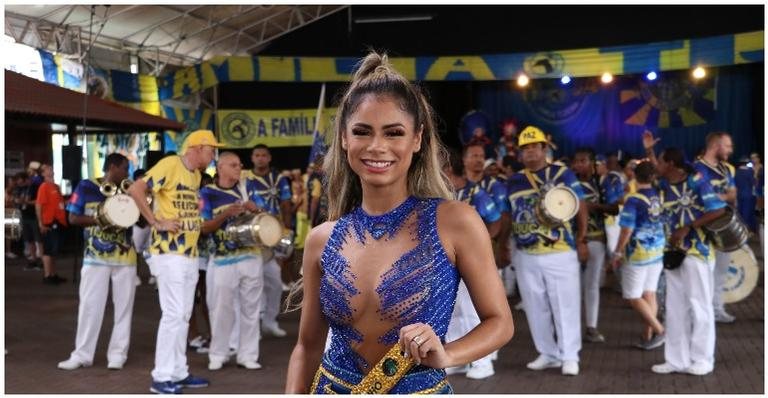 Lexa mostra os pés machucados de ensaios - Beatriz Damy / AgNews