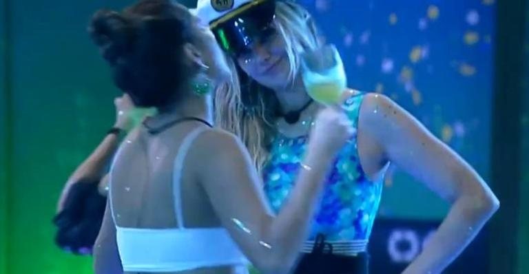 Gizelly fica chateada com Marcela após sister beijar Daniel - Reprodução/TV Globo