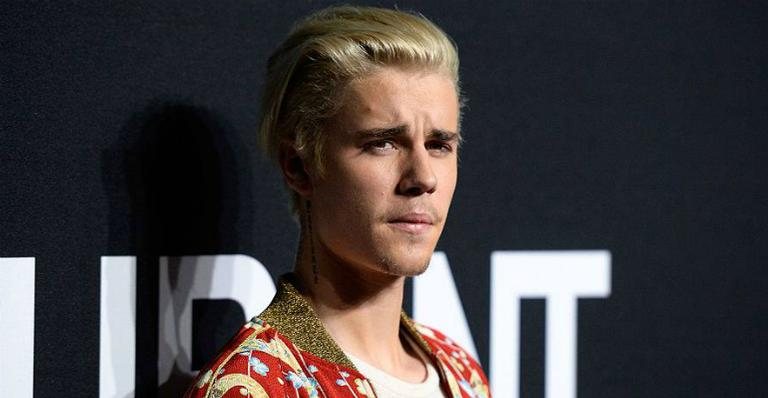 Justin Bieber surpreende seguidores ao surgir jogando hóquei em jatinho - Getty Images