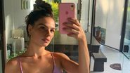 Isis Valverde posa em seu closet com peça de grife e fãs elogiam - Instagram