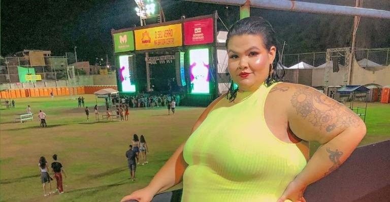 Thais Carla surge coberta de glitter em ensaio - Foto/Instagram