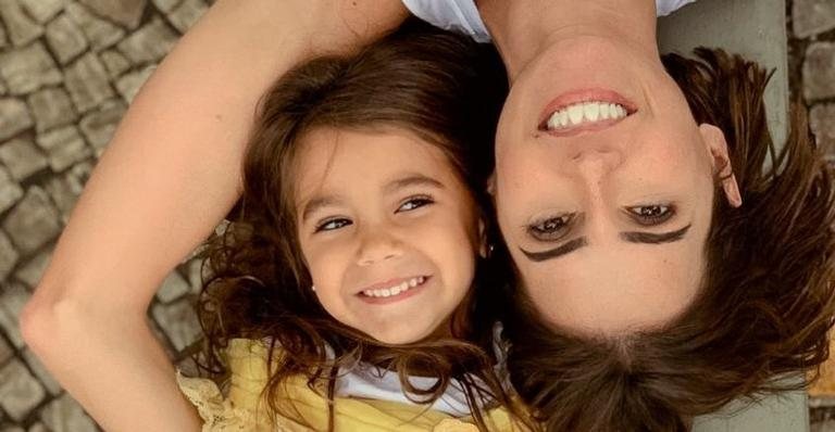 Deborah Secco surge com fantasia de Carnaval combinando com a de sua filha, Maria Flor - Instagram