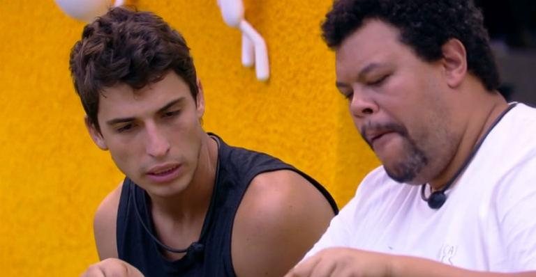 Felipe conversa sobre o jogo com Babu - Reprodução/TV Globo