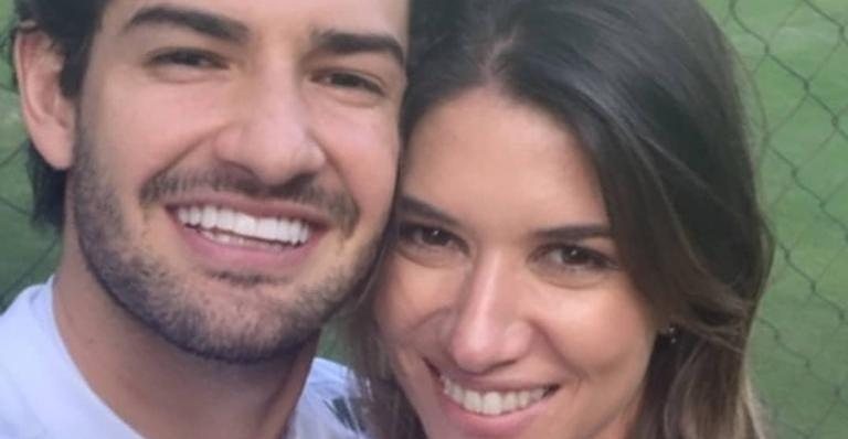 Alexandre Pato posa com a amada, Rebeca Abravanel - Instagram