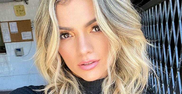 Kelly Key posa de jeans e sua barriga chapada rouba a cena - Instagram