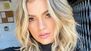 Kelly Key posa de jeans e sua barriga chapada rouba a cena - Instagram