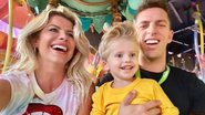 Ao lado da família, Karina Bacchi deseja bom dia e encanta web - Instagram