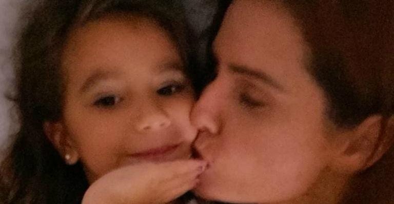 Filha de Deborah Secco, explode o fofurômetro e encanta fãs - Instagram