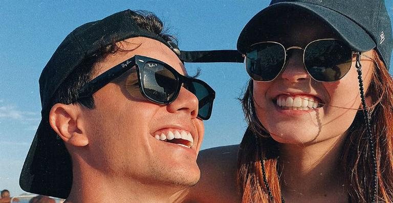 Larissa Manoela e Leo Cidade encantam a web em foto na praia - Instagram