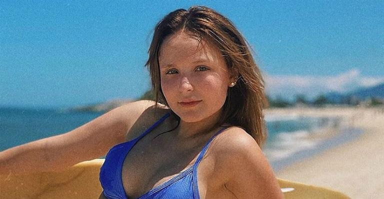 Larissa Manoela curte dia de praia ao lado de seus cachorros - Instagram