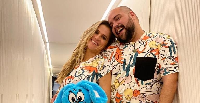 Tiago Abravanel e Ingrid Guimarães combinam looks ao realizarem quarentena na casa do ator - Instagram