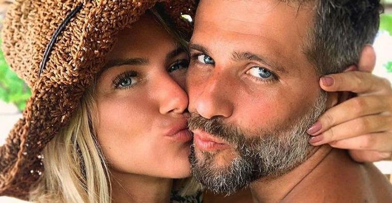 Bruno Gagliasso é interrompido pelos pets ao tentar malhar - Instagram