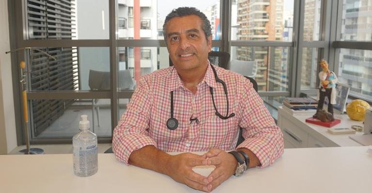 Dr. Roberto Zeballos - CARAS