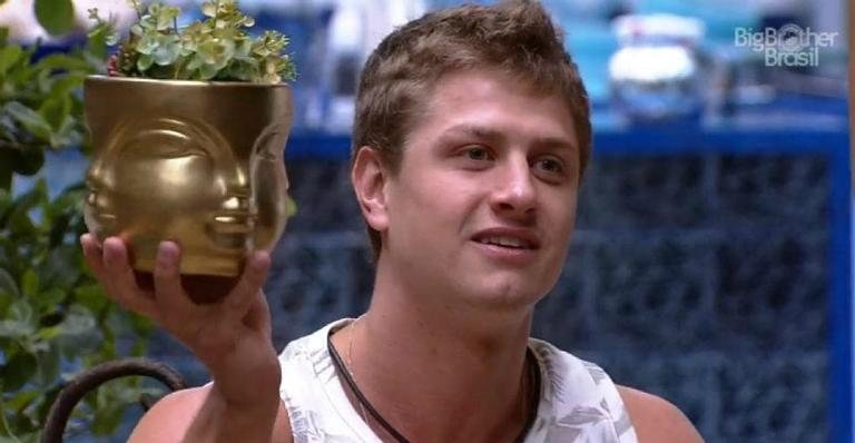 Ex-BBB Lucas detona Gizelly nas redes sociais - Divulgação/TV Globo