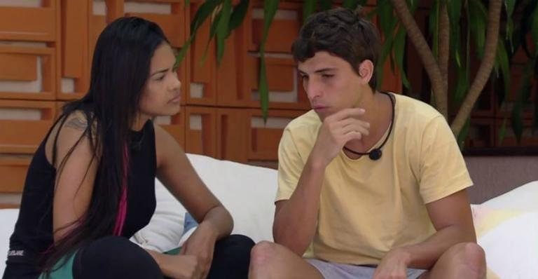 BBB 20: Abraço entre Flay e Prior causa alvoroço na web - Reprodução/TV Globo