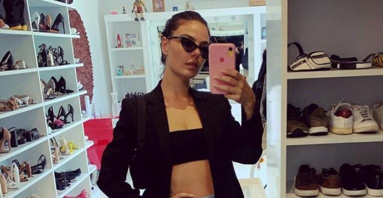 Isis Valverde exibe look escolhido ficar em casa - Instagram