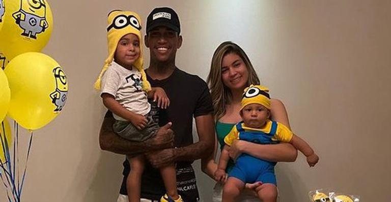 Com apenas 9 meses, filho do jogador Raniel cai na piscina e se afoga - Instagram